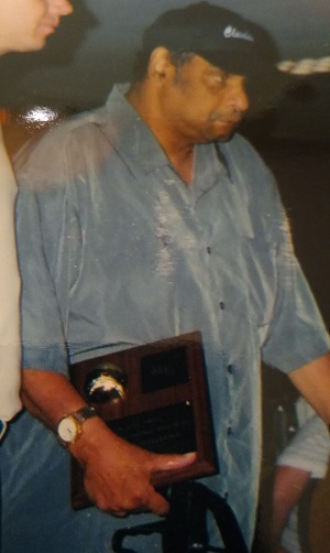 Picture of Leonard holding his Jim Quinn Award in 2006